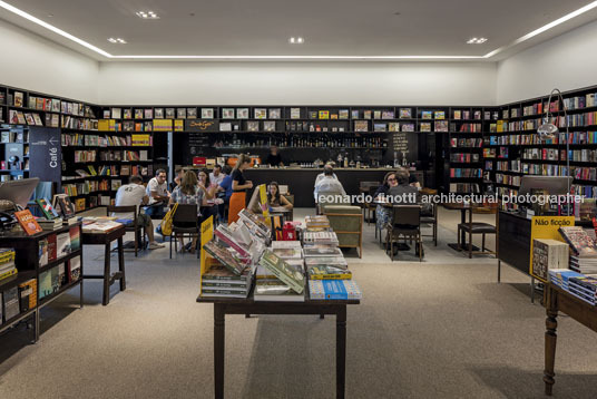 livraria da vila - pátio batel isay weinfeld