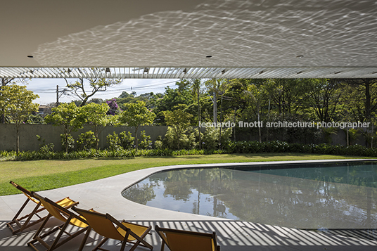 casa triângulo bernardes arquitetura