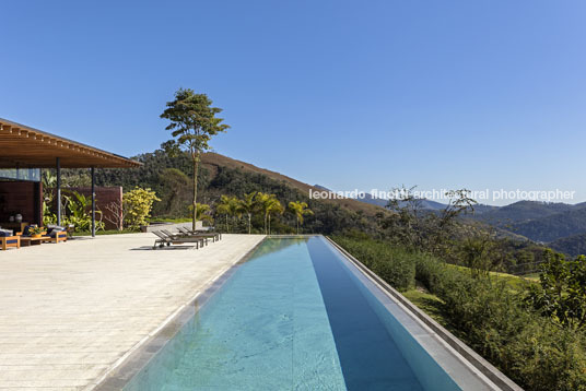 casa terra bernardes arquitetura