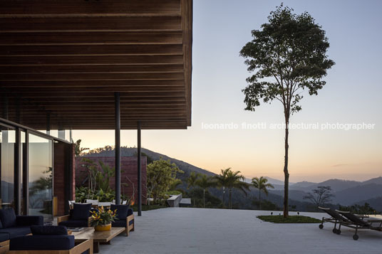 casa terra bernardes arquitetura