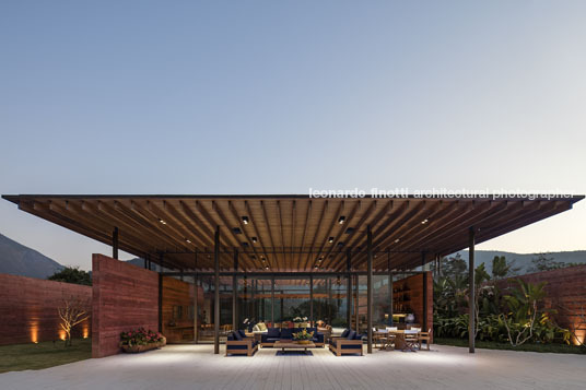 casa terra bernardes arquitetura