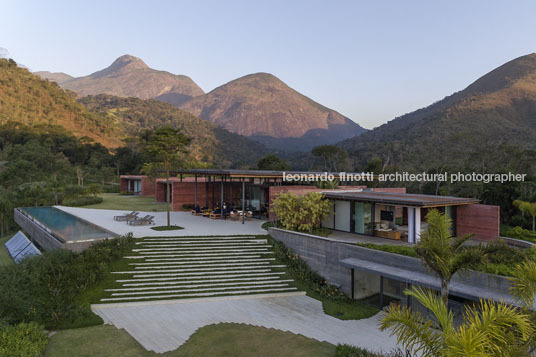 casa terra bernardes arquitetura