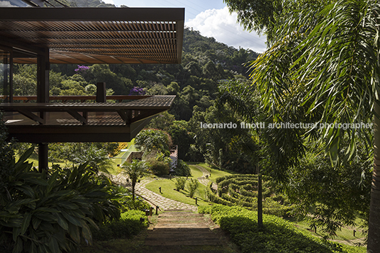 residência gn - garagem miguel pinto guimarães