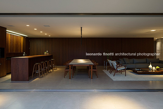 lcc house alexandre aguirre