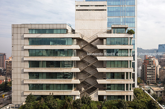 edificio manantiales izquierdo lehmann