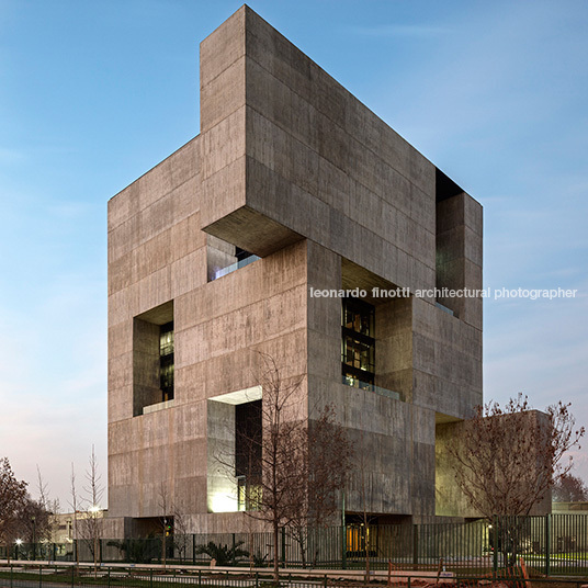 centro de innovación - universidad católica alejandro aravena