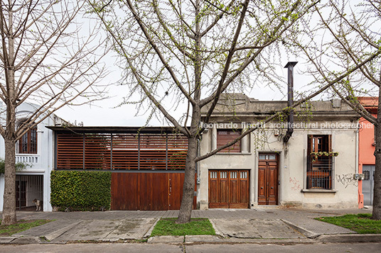 house in parque battle carlos arcos