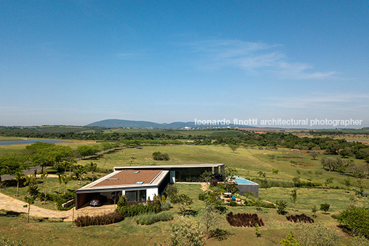 casa origami - fazenda boa vista bernardes arquitetura