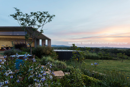 casa origami - fazenda boa vista bernardes arquitetura