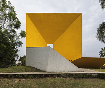 escultura la gran puerta