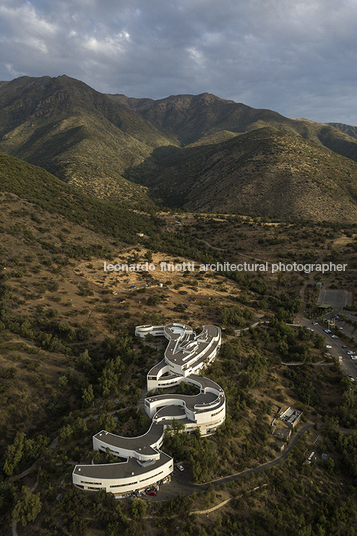 universidad adolfo ibañez - edificio c-campus peñalolen josé cruz ovalle