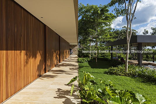 rv3 house aguirre arquitetura