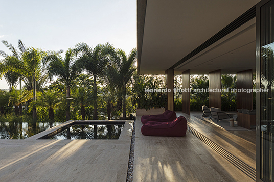 rv3 house aguirre arquitetura