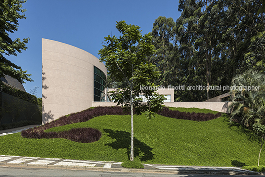 morumbi house gustavo penna