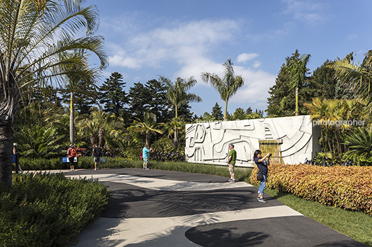 brazilian modern: the living art of rbm - nybg burle marx