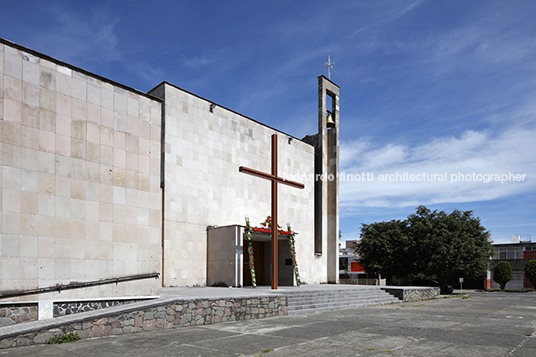 capilla del calvario luis barragán