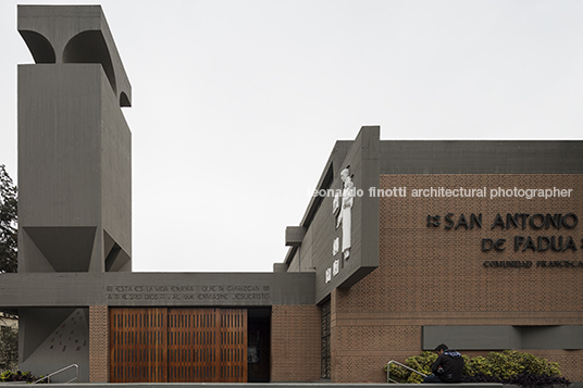 iglesia santo antonio de padua roberto wakeham