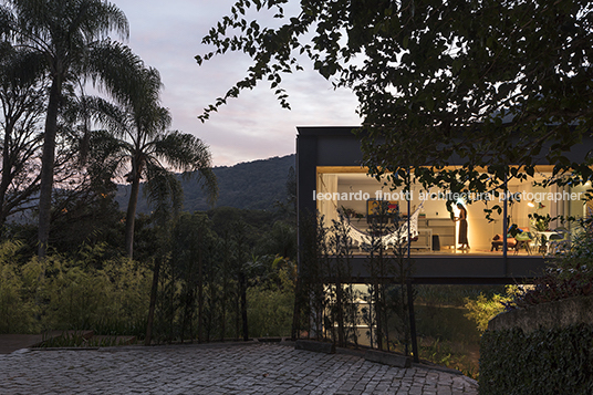 casa er jobim carlevaro arquitetos