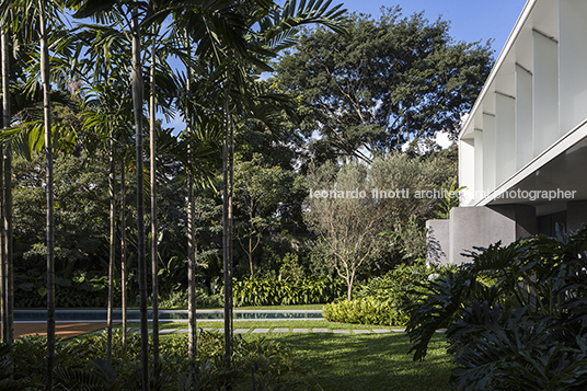 casa eb bernardes arquitetura