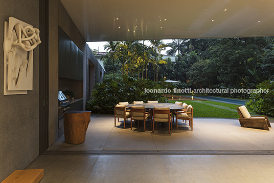 casa eb bernardes arquitetura