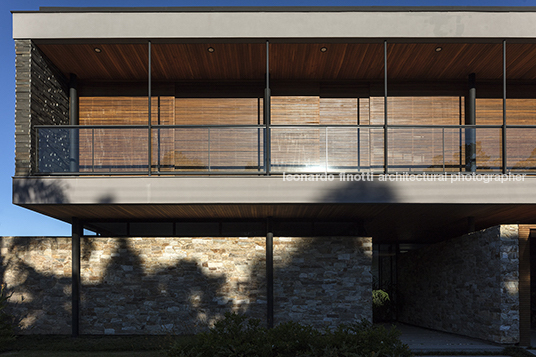 casa ce jobim carlevaro arquitetos