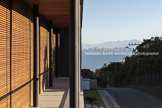 casa ce jobim carlevaro arquitetos