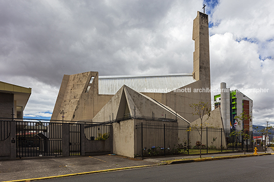 templo votivo corazón de jesus adrian guzmán