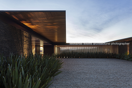 casa lr - fazenda boa vista jacobsen arquitetura