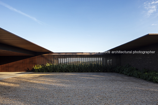 casa lr - fazenda boa vista jacobsen arquitetura