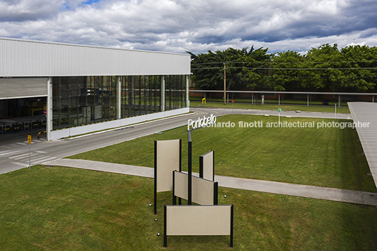 monumento lastras paulo mendes da rocha