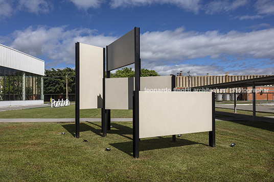 monumento lastras paulo mendes da rocha