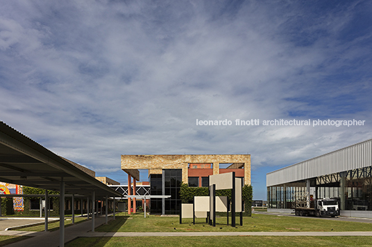 monumento lastras paulo mendes da rocha