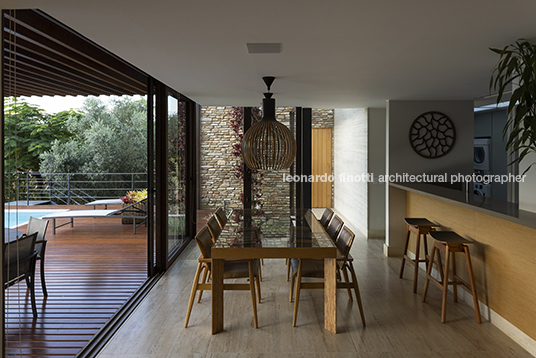 casa de pedra architectare