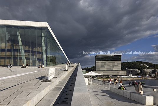 oslo opera house snøhetta