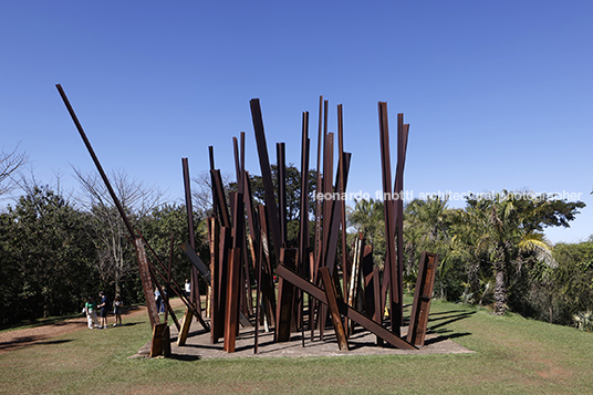 chris burden: beam drop - inhotim chris burden