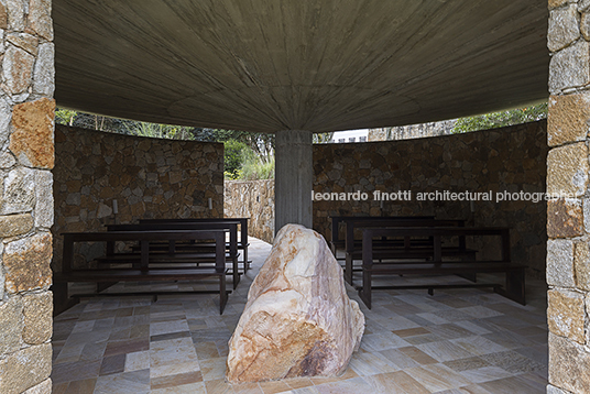 capela ao pé da serra são josé mach arquitetos