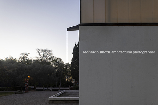 pavilhão brasileiro na bienal de veneza gabriela de matos