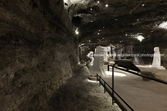 museo subterráneo monumental 180 metros/ catedral de sal yemail arquitectura