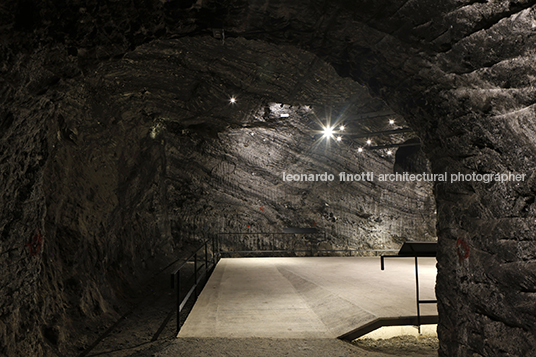 museo subterráneo monumental 180 metros/ catedral de sal yemail arquitectura