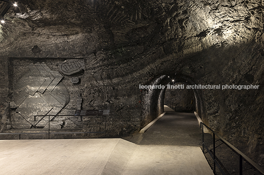 museo subterráneo monumental 180 metros/ catedral de sal yemail arquitectura