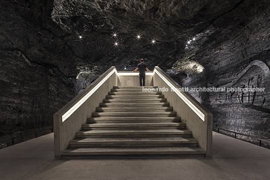 museo subterráneo monumental 180 metros/ catedral de sal yemail arquitectura