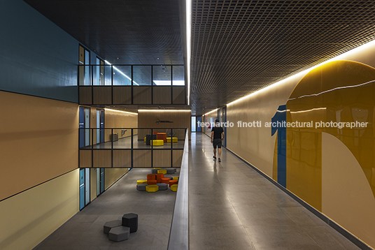 escola de referência fiesc ark7 arquitetos