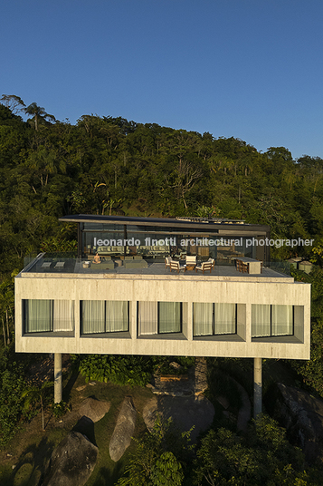 casa mm bernardes arquitetura