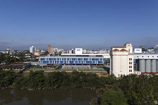 escola de referência fiesc ark7 arquitetos