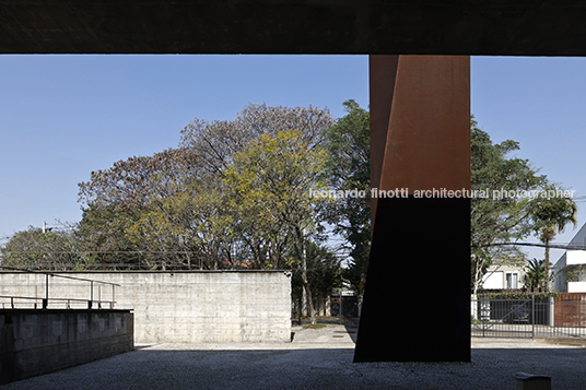 amelia toledo: paisagem cromática - mube fernando limberger