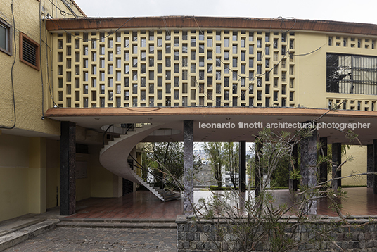 facultad economía de la universidad central del ecuador gilberto gatto sobral