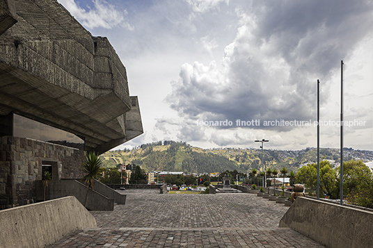 teatro de la escuela politécnica nacional oswaldo de la torre