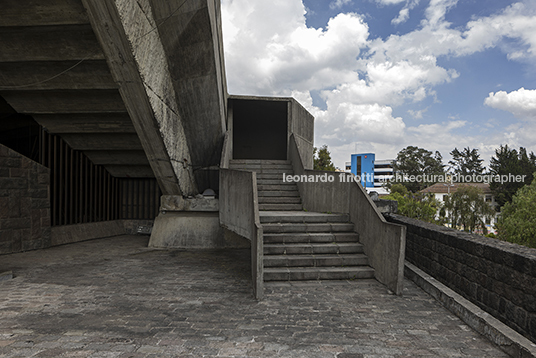 teatro de la escuela politécnica nacional oswaldo de la torre